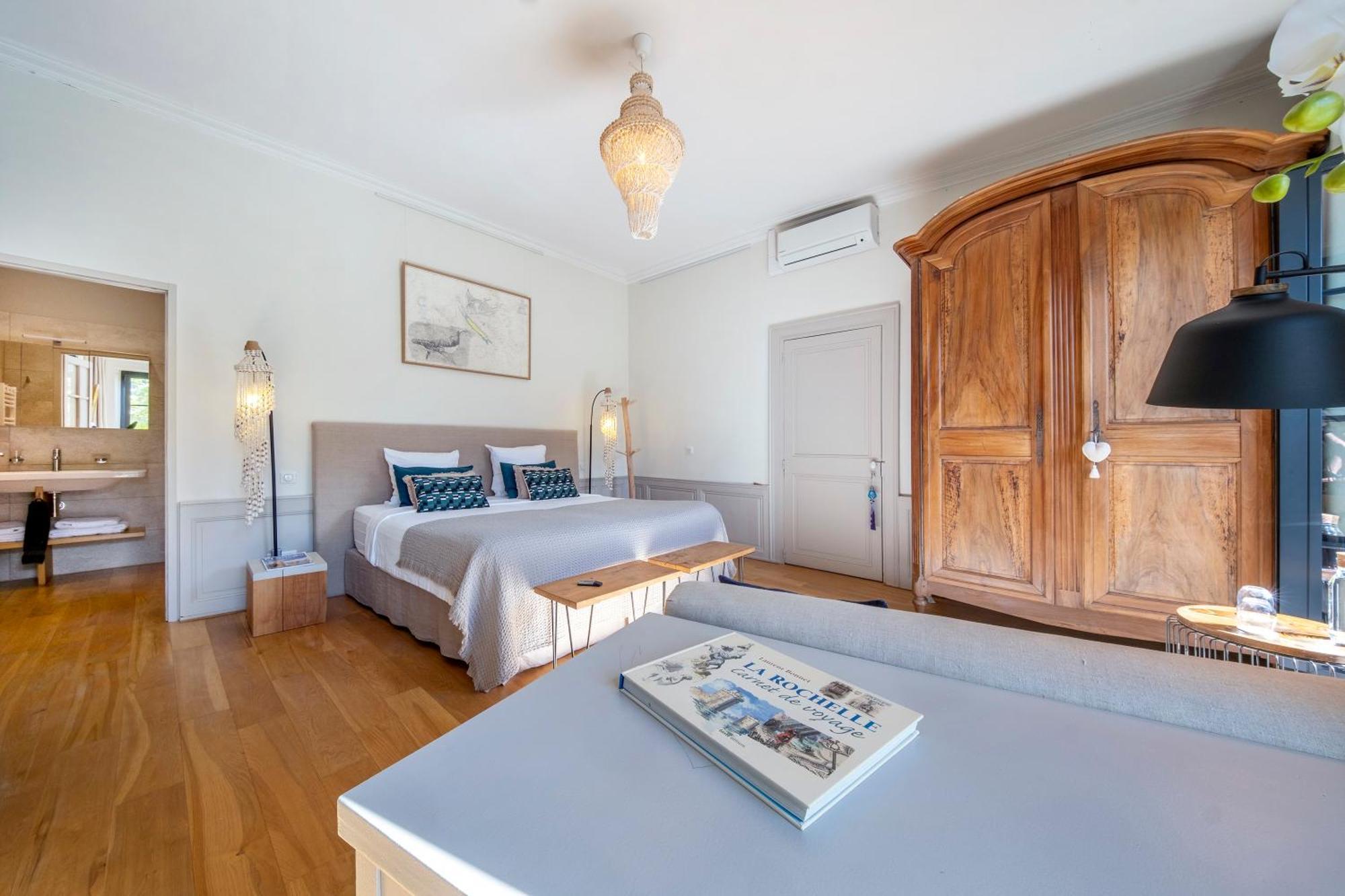 Escale Rochelaise, Gite Urbain Avec Spa Bain Nordique Et Sauna Tonneau La Rochelle  Luaran gambar