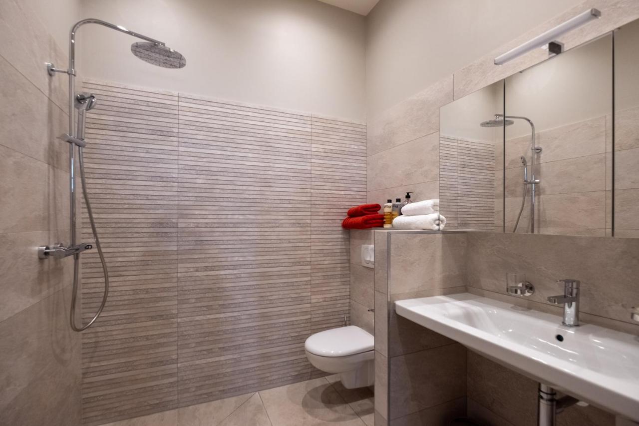 Escale Rochelaise, Gite Urbain Avec Spa Bain Nordique Et Sauna Tonneau La Rochelle  Luaran gambar